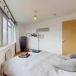 2 Bedroom Flat 1 Stop From London Bridge
