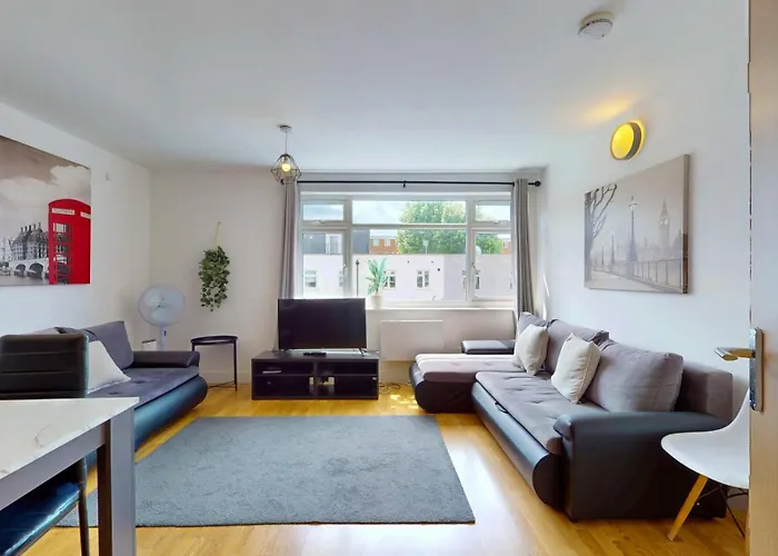 2 Bedroom Flat 1 Stop From London Bridge