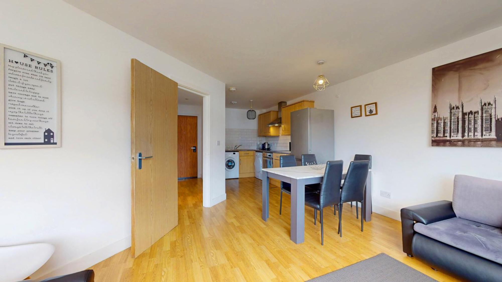 2 Bedroom Flat 1 Stop From Bridge * Londen