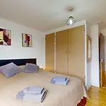 2 Bedroom Flat 1 Stop From London Bridge