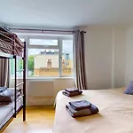 2 Bedroom Flat 1 Stop From London Bridge