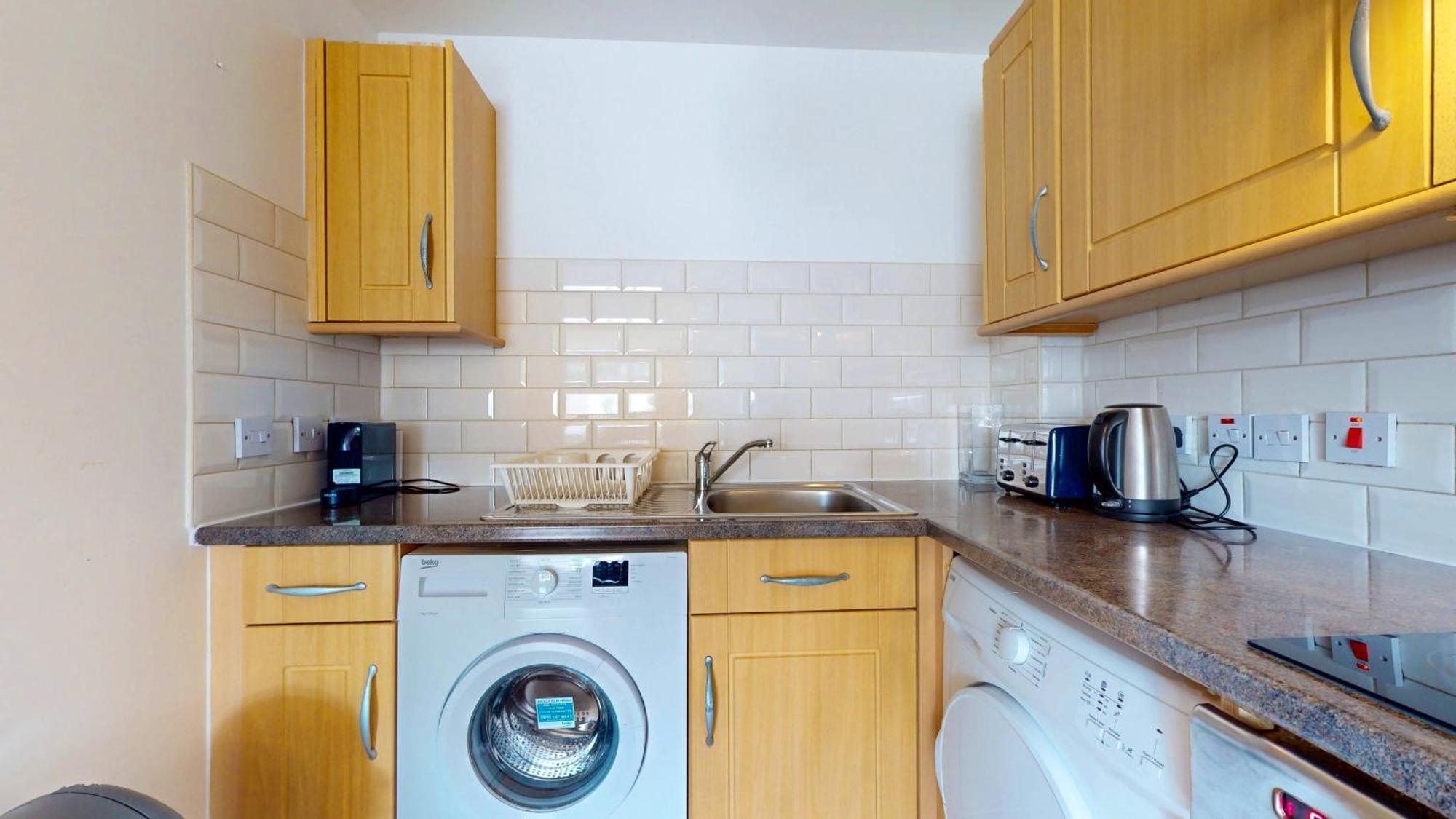 Apartamento 2 Bedroom Flat 1 Stop From Bridge Londres