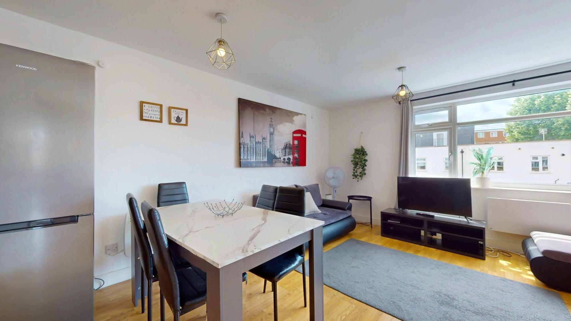 2 Bedroom Flat 1 Stop From Bridge Apartamento