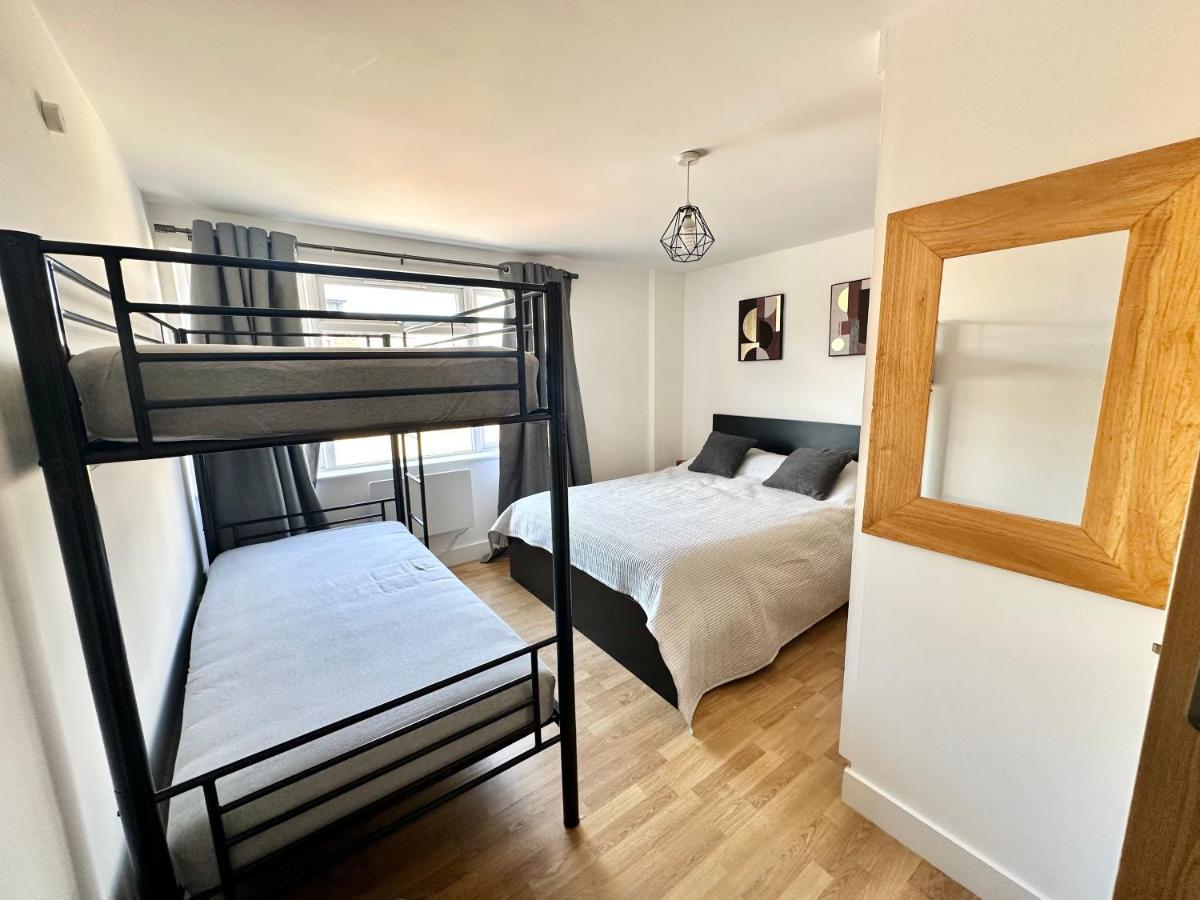 Appartement 2 Bedroom Flat 1 Stop From Bridge Londres